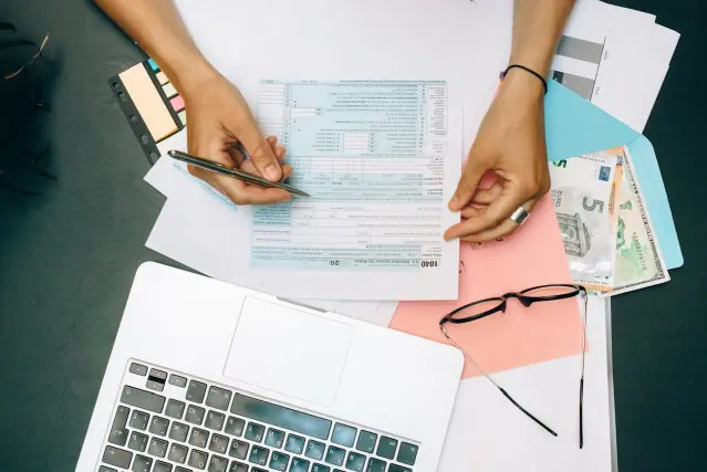 pexels-n-voitkevich-8927687-TaxReturn